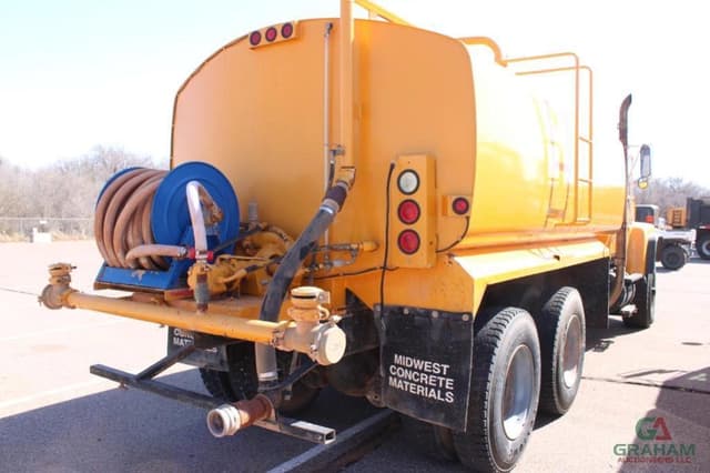 Image of Ford F-8000 equipment image 2