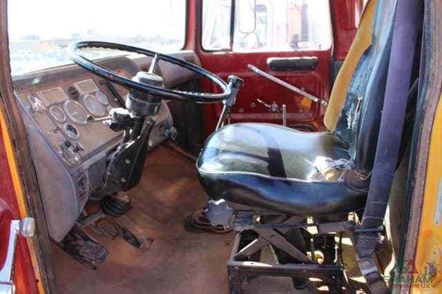 Image of Ford F-8000 equipment image 4