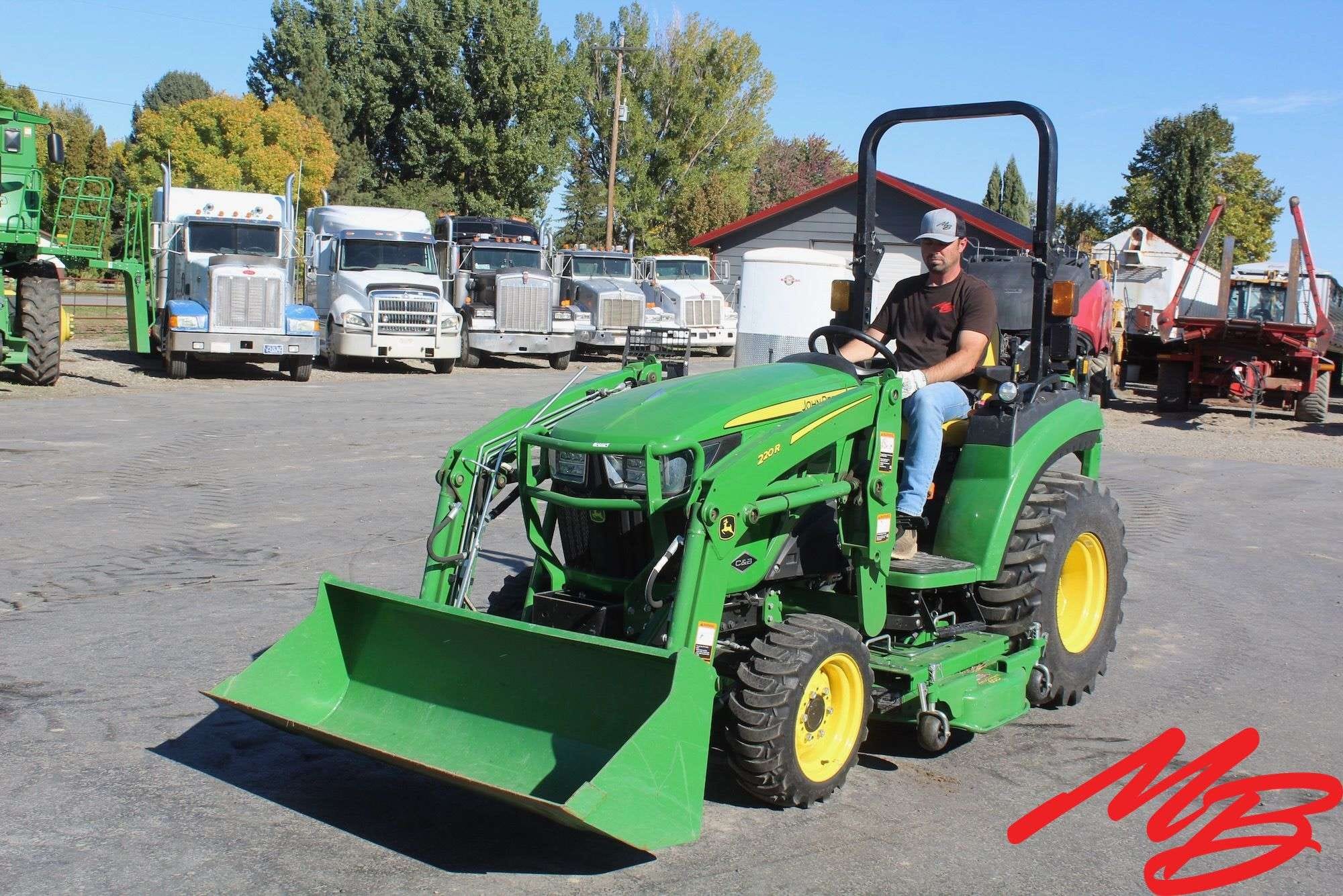 2023 John Deere 2032R Equipment Image0