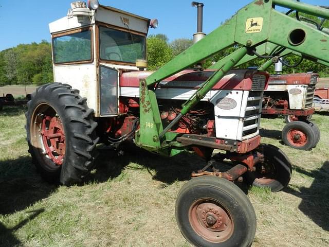 Image of Farmall 560  equipment image 1