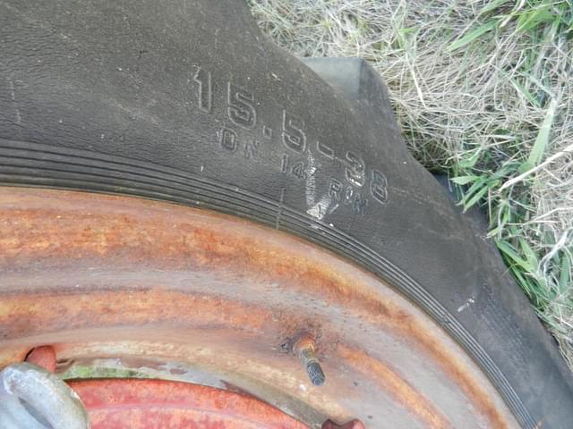 Image of Farmall 560  equipment image 4