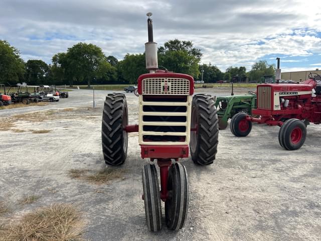 Image of Farmall 560  equipment image 2