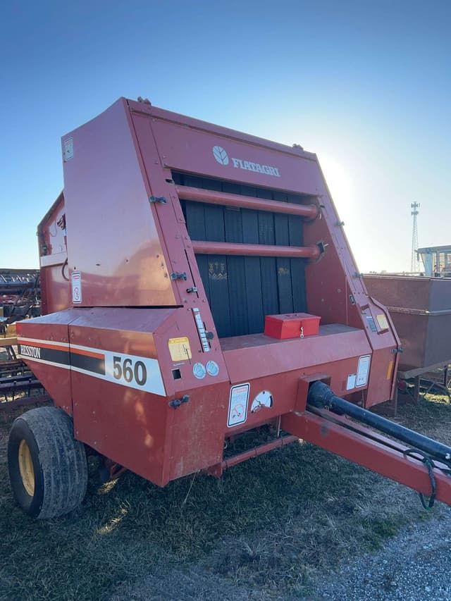Image of Hesston 560 equipment image 2
