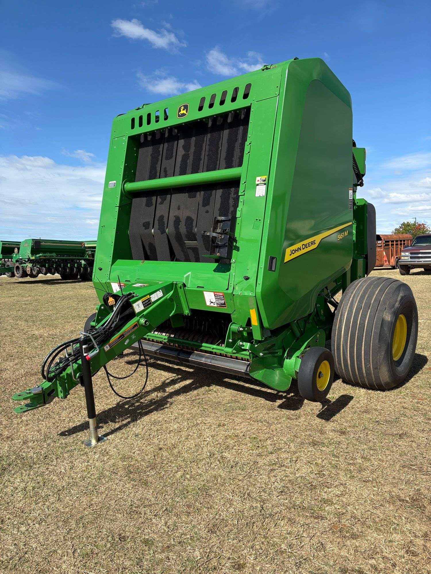 Main image John Deere 561M