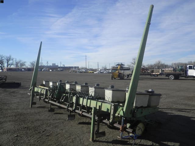 Image of John Deere 7100 equipment image 1