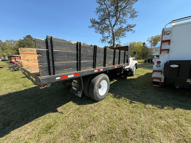 Image of Ford F-700 equipment image 4