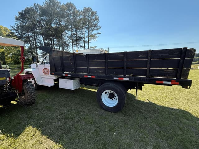 Image of Ford F-700 equipment image 2