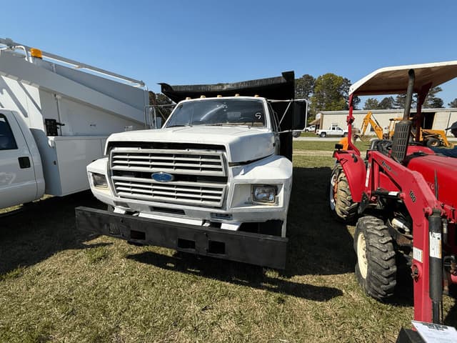 Image of Ford F-700 equipment image 1