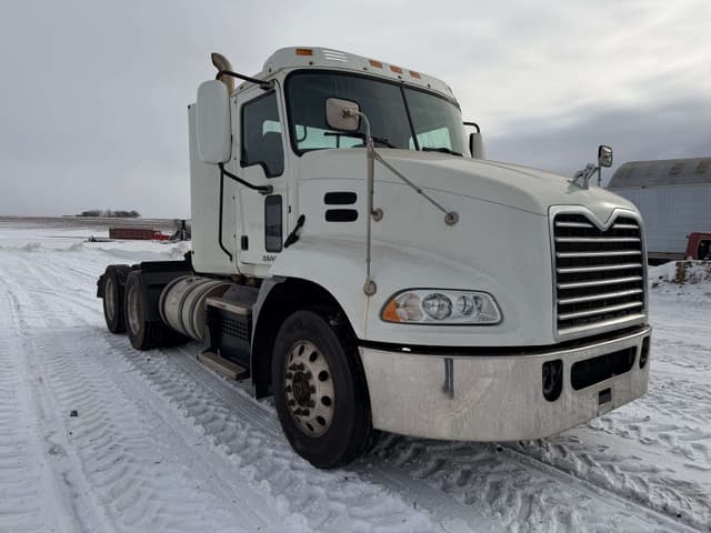 Image of Mack CXU613 equipment image 2