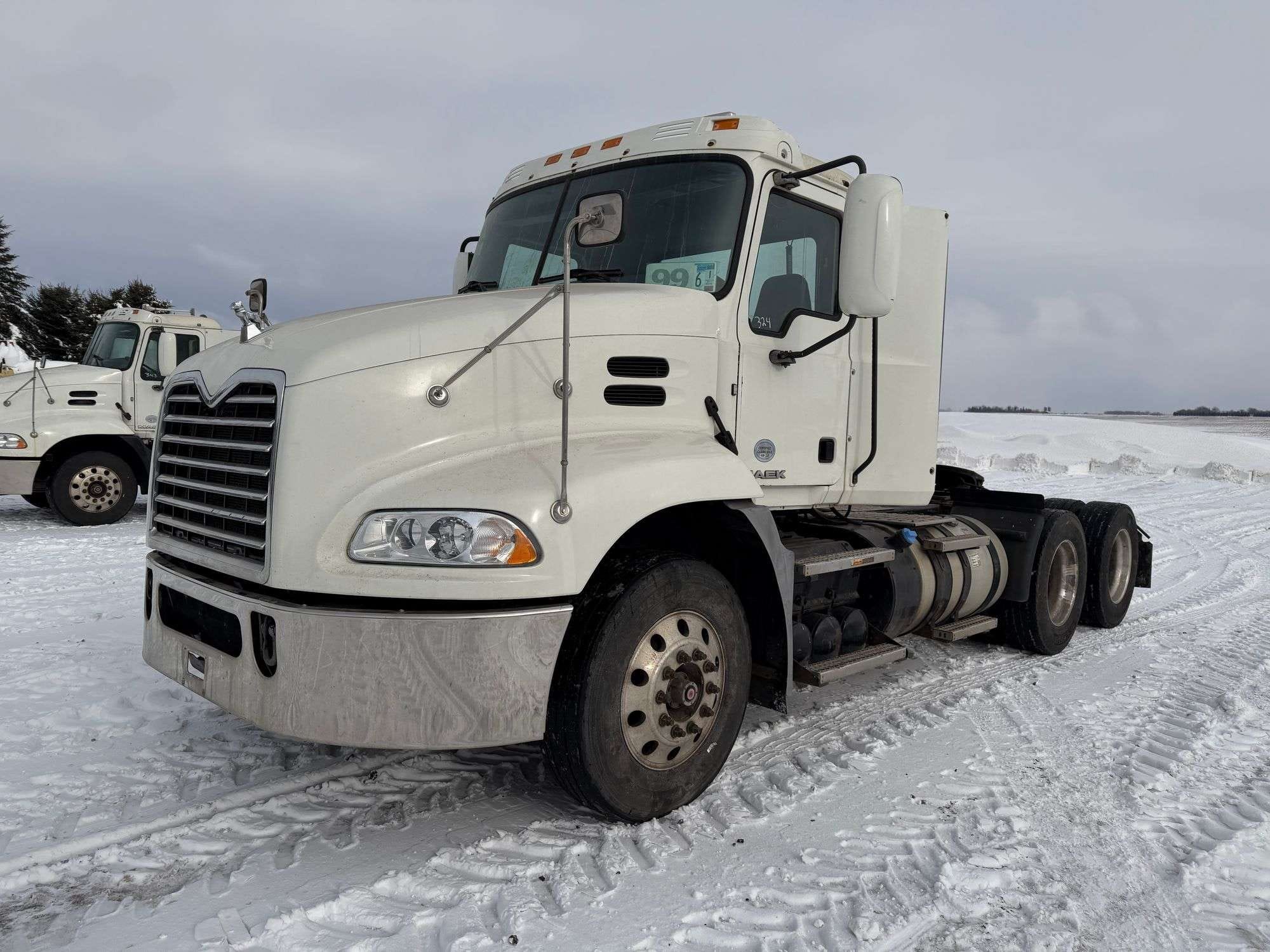 2018 Mack CXU613 Equipment Image0