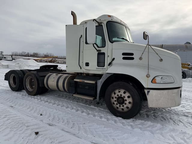 Image of Mack CXU613 equipment image 3