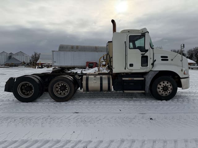 Image of Mack CXU613 equipment image 4