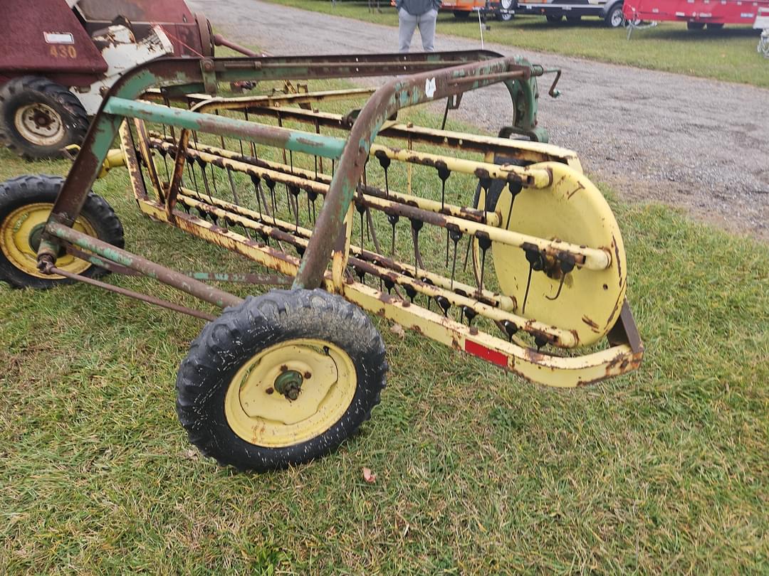 Image of John Deere 660 Image 1