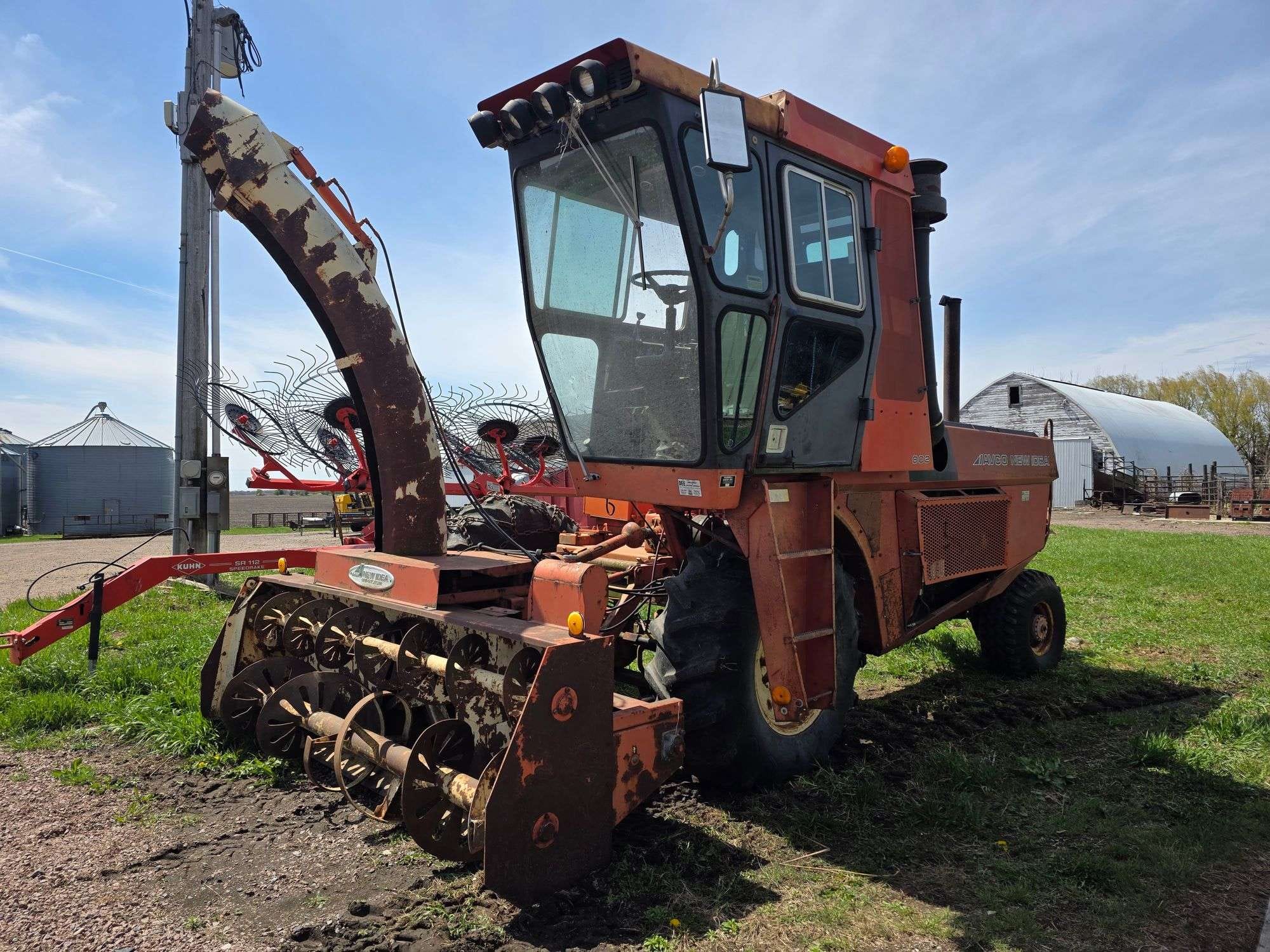 New Idea 802 Equipment Image0