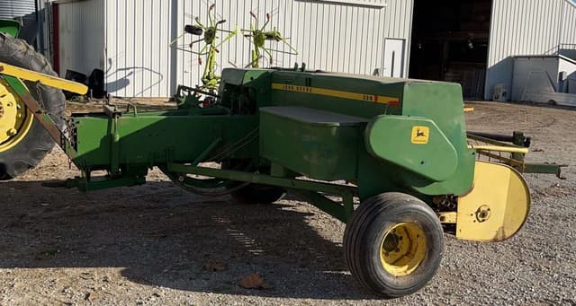 Image of John Deere 336 equipment image 4