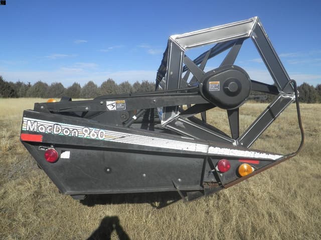 Image of MacDon 960 equipment image 4