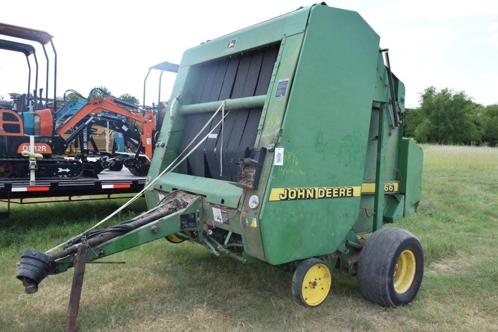 John Deere 566 Equipment Image0