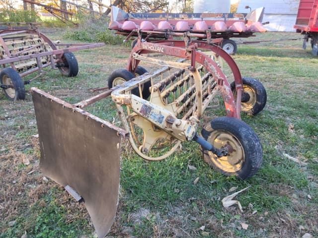 Image of New Holland 256 equipment image 2