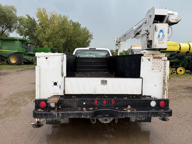 Image of Ford F-450 equipment image 4