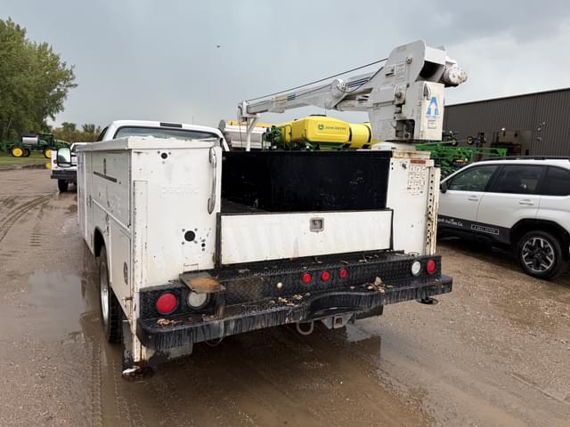 Image of Ford F-450 equipment image 3