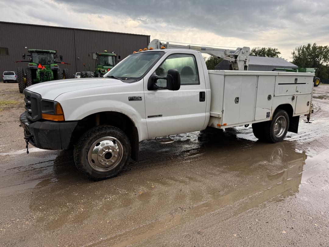 Image of Ford F-450 Primary image