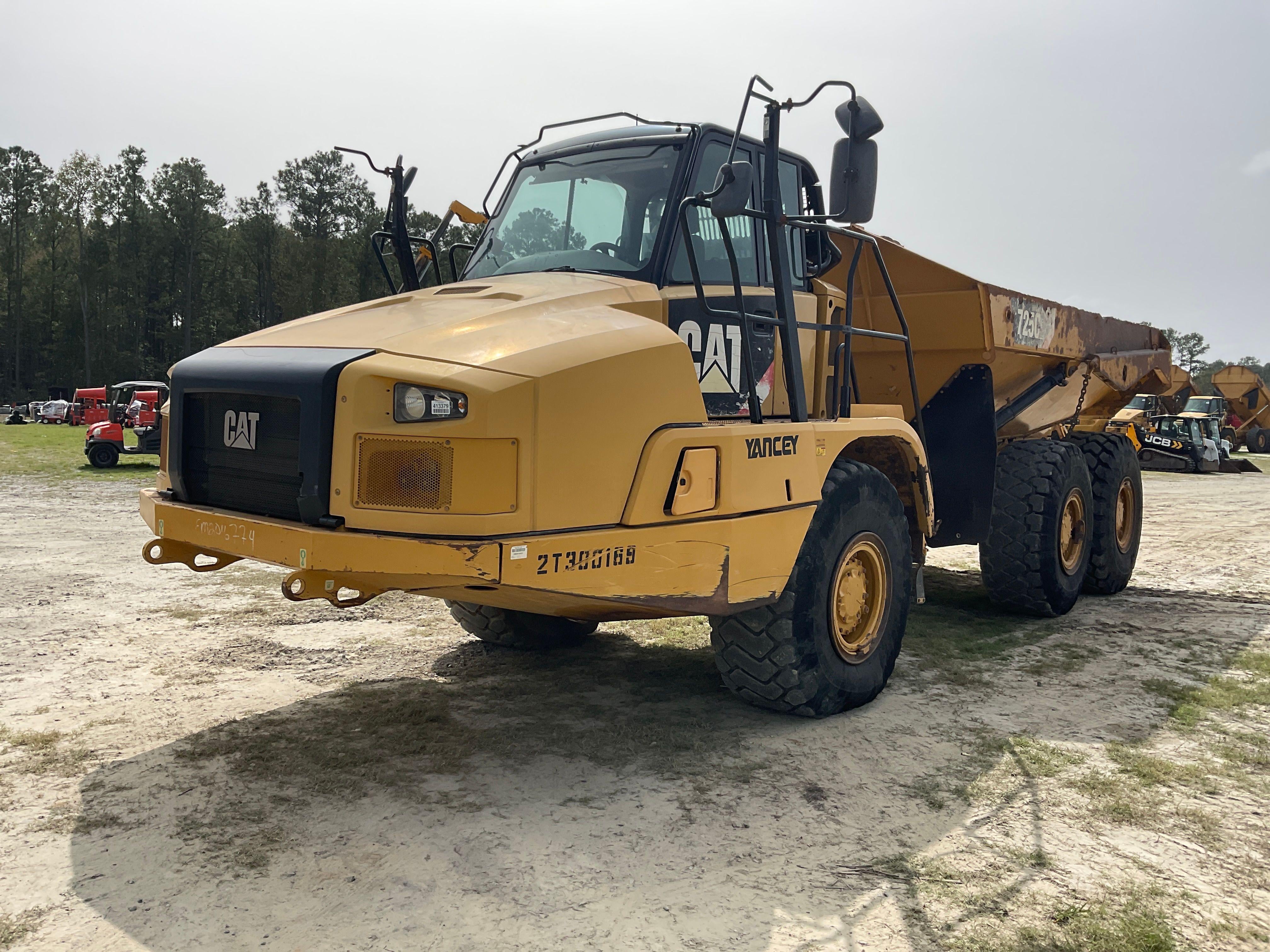SOLD - 2016 Caterpillar 725C Lot No. 161299 Construction with 8,894 Hrs ...