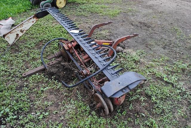 Image of International Harvester 100 equipment image 4