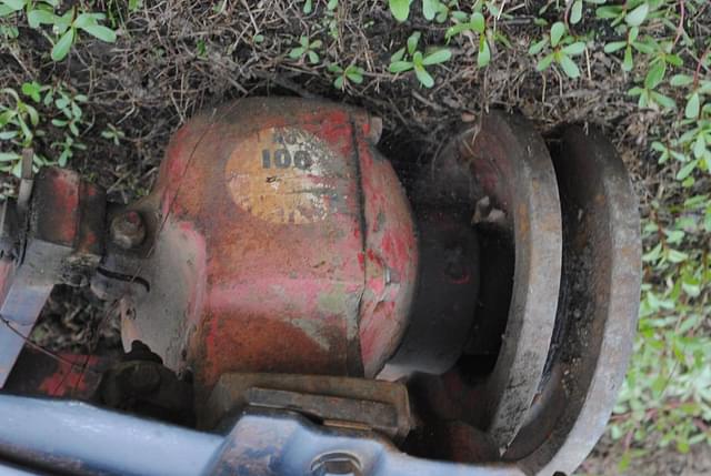 Image of International Harvester 100 equipment image 3