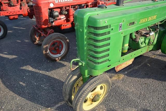 Image of John Deere H equipment image 2