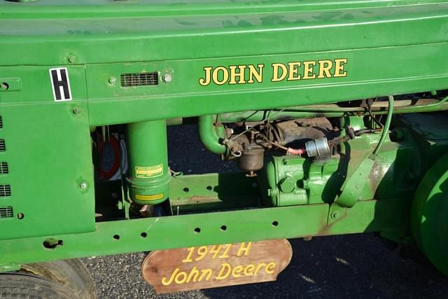 Image of John Deere H equipment image 1