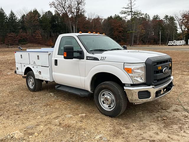 Image of Ford F-350 equipment image 2