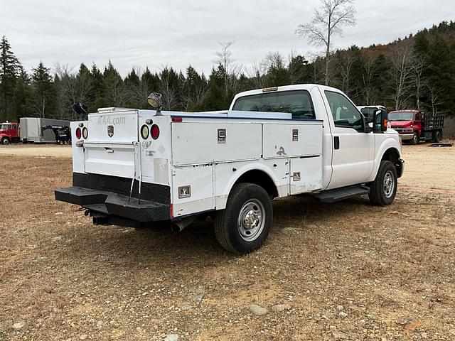 Image of Ford F-350 equipment image 4