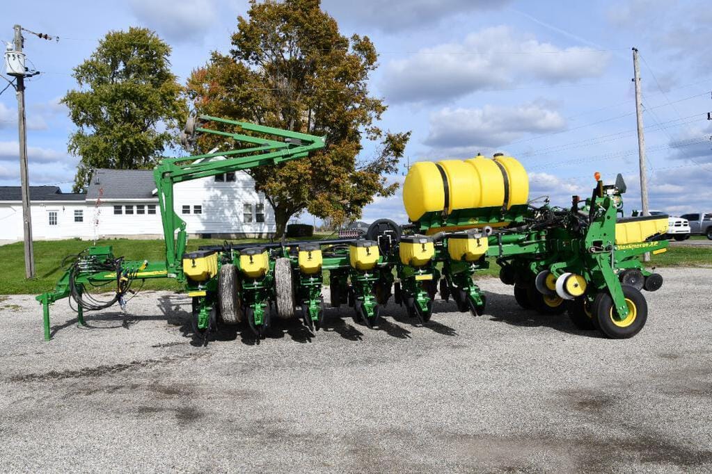 Main image John Deere 1770