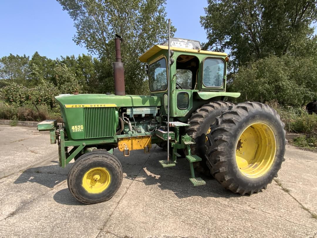 Image of John Deere 4520 Primary image