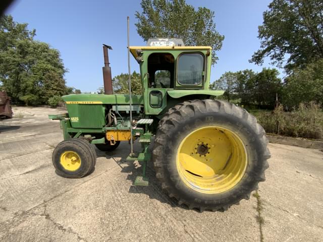 Image of John Deere 4520 equipment image 1