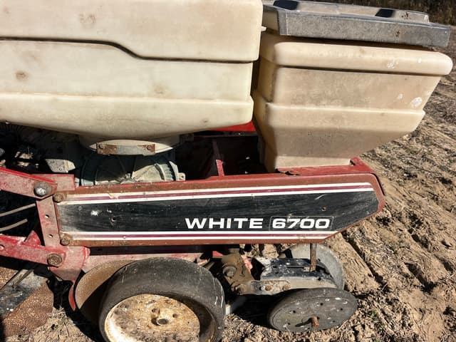 Image of White 6700 equipment image 4