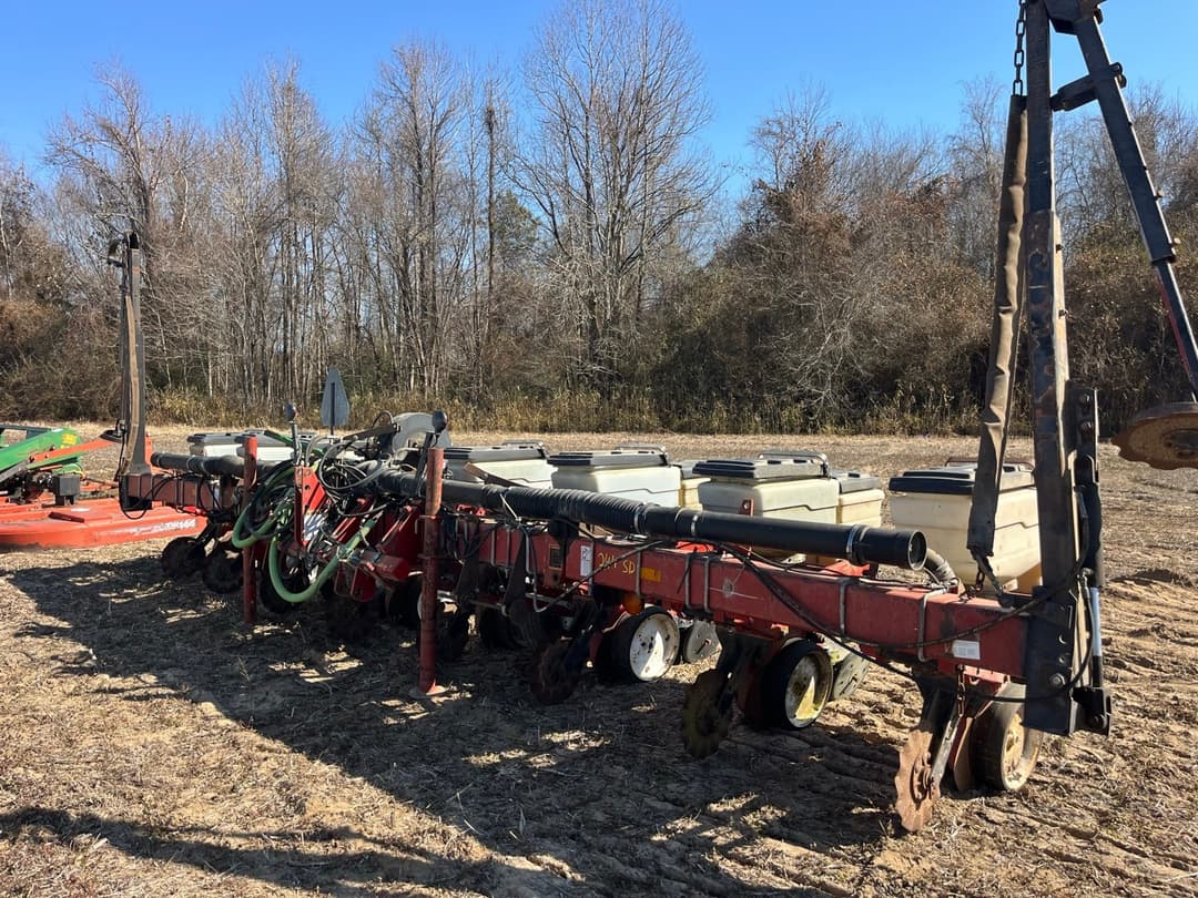 Image of White 6700 Primary image