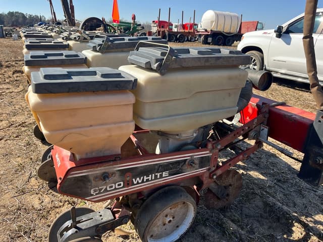 Image of White 6700 equipment image 2