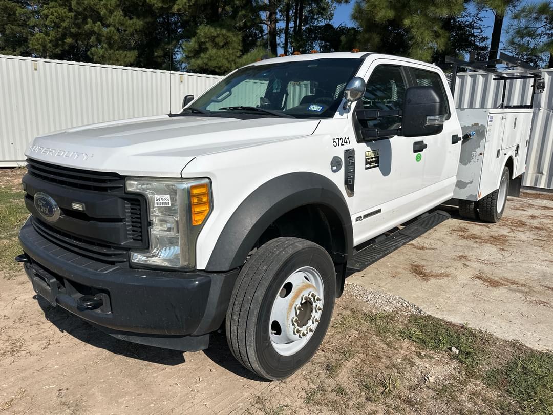 Image of Ford F-550 Primary image