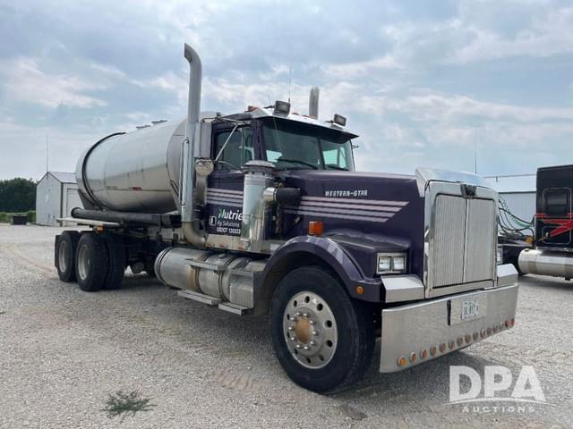 Image of Western Star 4964F equipment image 4