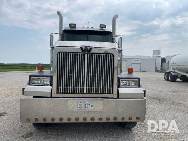 Image of Western Star 4964F equipment image 2
