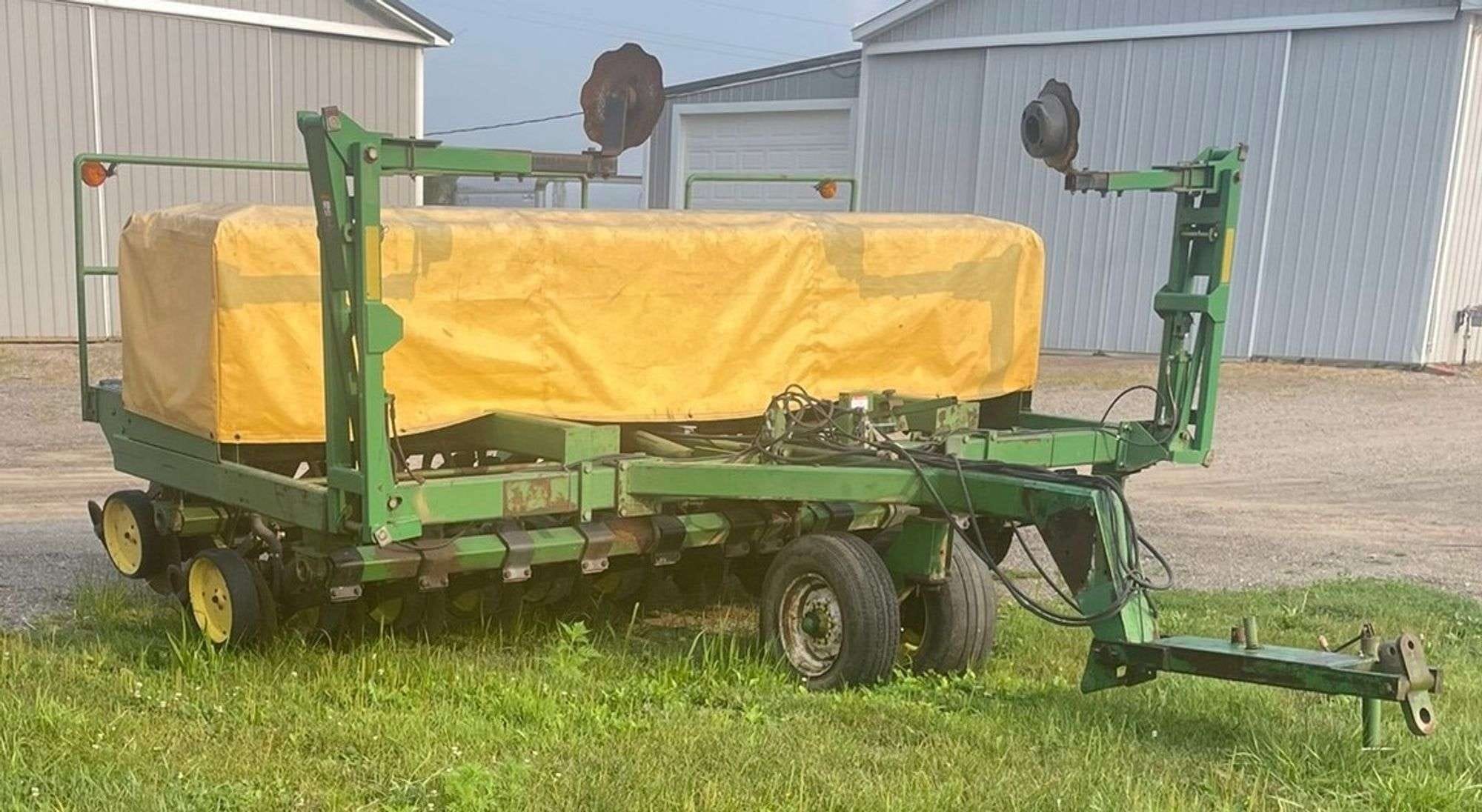 John Deere 750 Equipment Image0