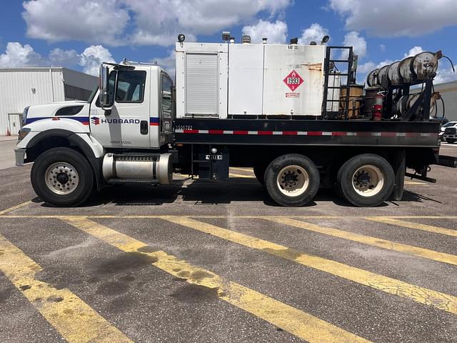 Image of International 7400 equipment image 3
