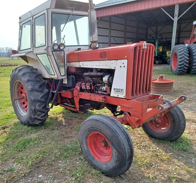 Image of Farmall 806 equipment image 2