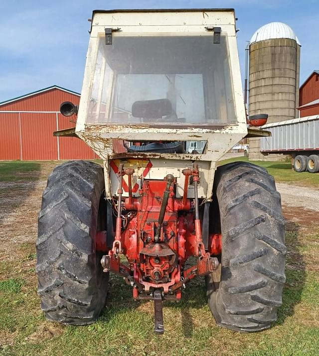 Image of Farmall 806 equipment image 3