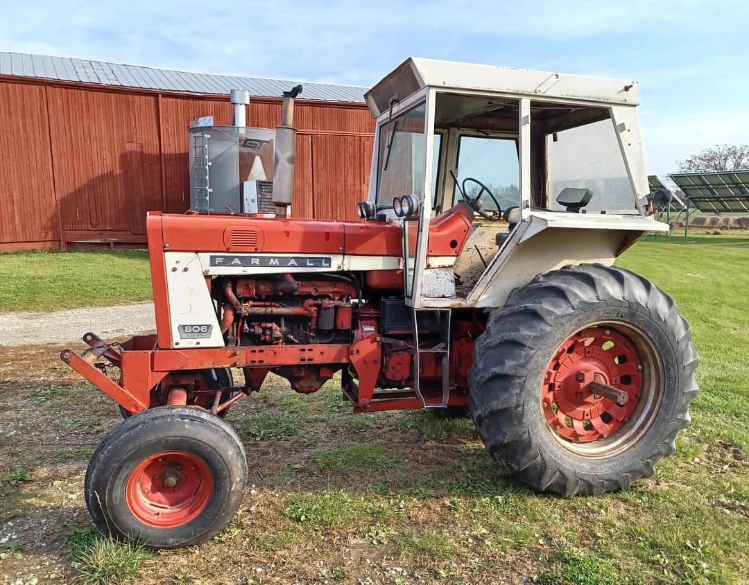 Image of Farmall 806 Primary image