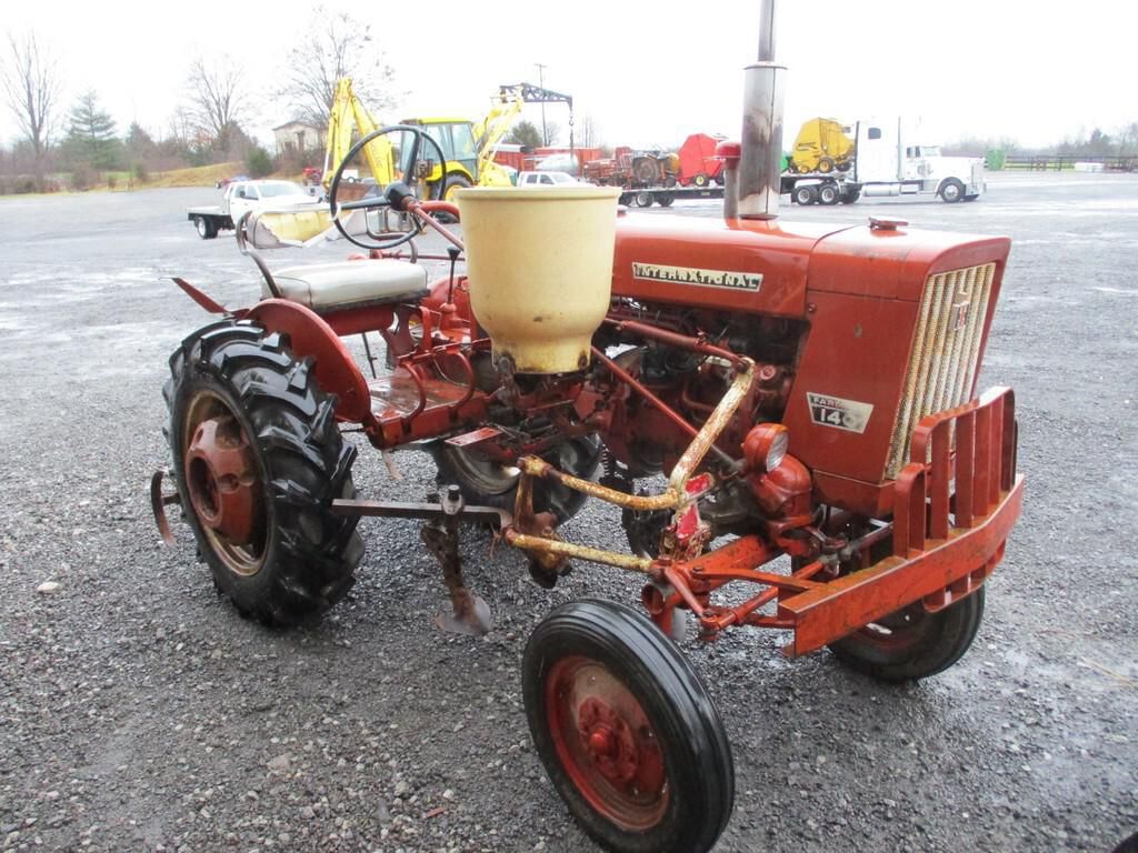 Main image International Harvester 140