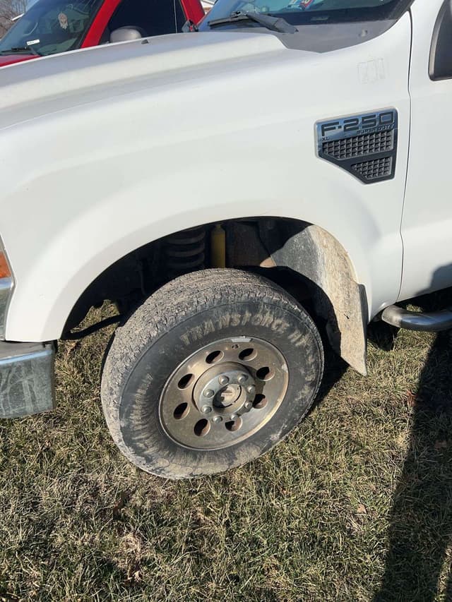 Image of Ford F-250 equipment image 2