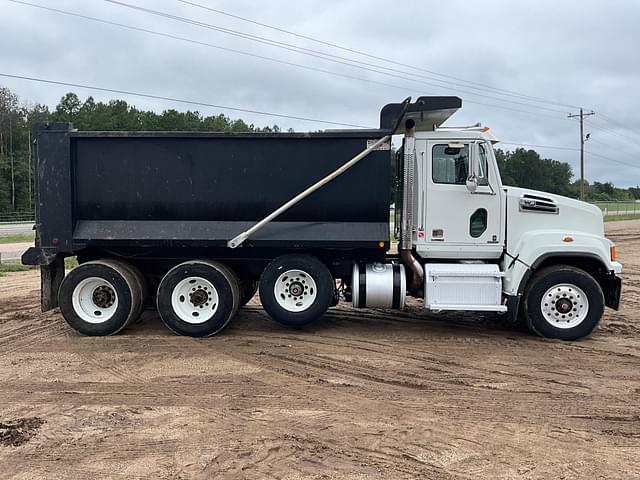 Image of Western Star 4700SF equipment image 3