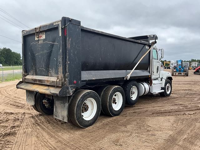 Image of Western Star 4700SF equipment image 4